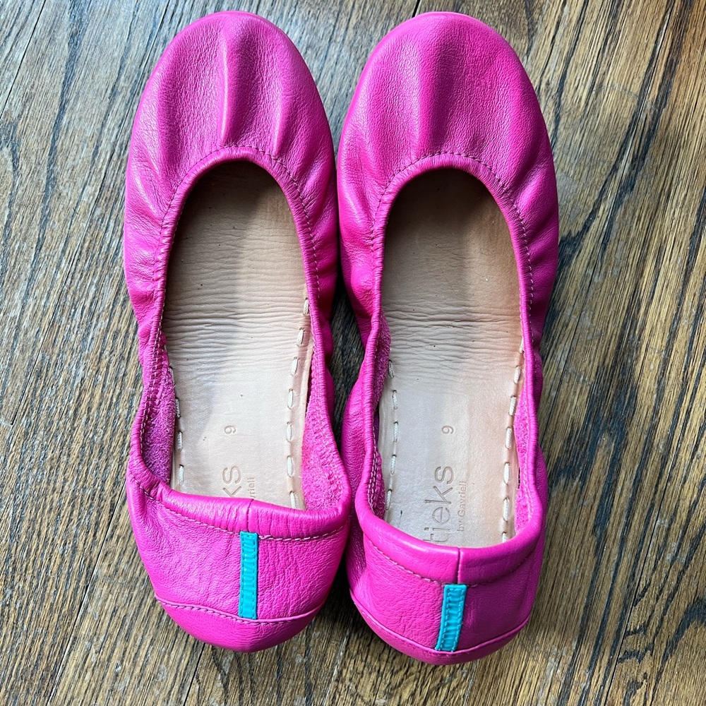 Tieks fushia ballet flats - barely used